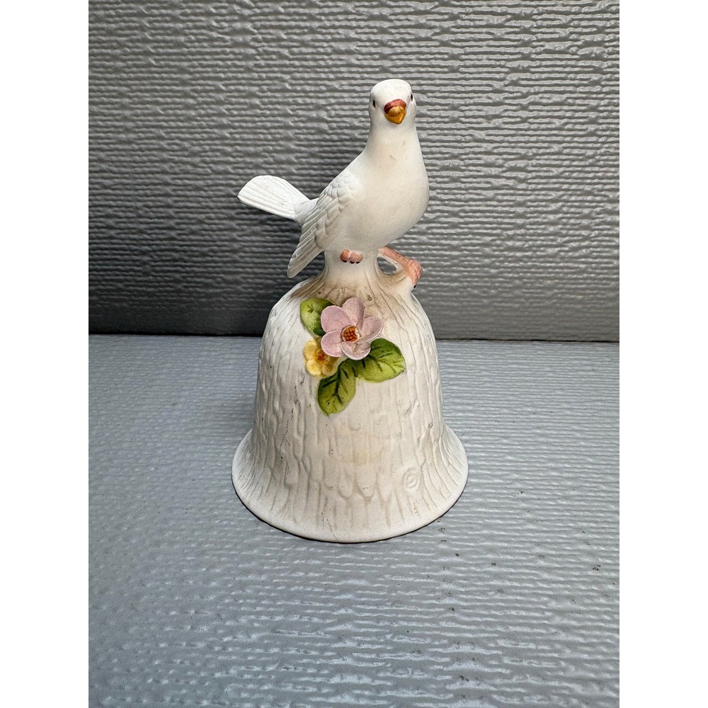 Towle Fine Bone China White Dove Bird Figurine Bell Floral‎ Tree Stump 4.5 Inch